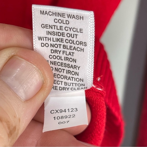 Cable and Gauge Women Sweater Size Small Red With Bow Stone Buttons. - Picture 7 of 8